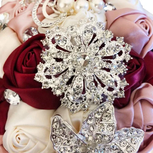Vista 4 de Abbie Home Ramo de novia de lujo, ramo de broche de rosa rosa burdeos decorado con perlas y accesorios de joyería de diamantes de imitación