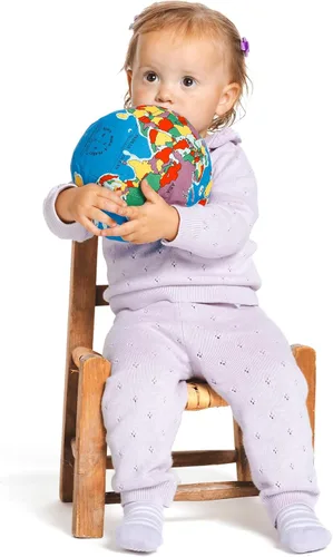Vista 3 de Pocket Earth HUGG-A-PLANET Globo de felpa suave para niños Juguete educativo Montessori para niños, adolescentes, adultos, profesores y padres