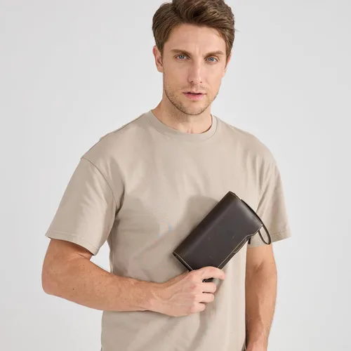 Vista 2 de Cartera de cuero de grano completo con bloqueo RFID para hombres con ranuras para tarjetas, bolsillo para monedas, ventana de identificación