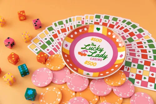 Vista 7 de ban.do Game On! Cartas de juego impermeables, baraja estándar de 52 cartas, cartas impermeables con estuche de almacenamiento