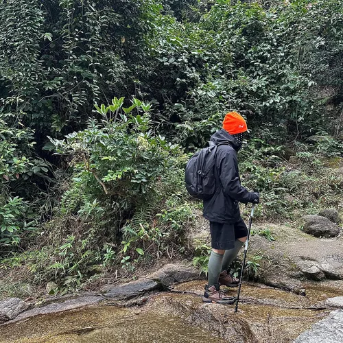 Vista 3 de Gorro impermeable, resistente al viento, transpirable, mantiene tu cabeza caliente y completamente seca.