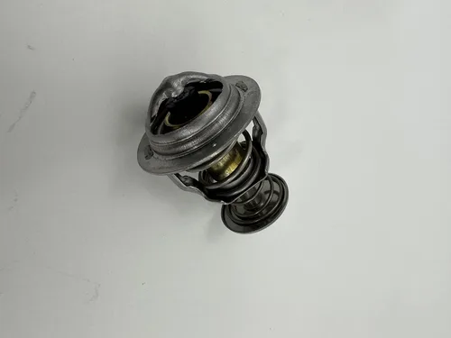 Vista 3 de Termostato original Yanmar 121750-49800 para motores 2GM, 2GM20F, 3GM y 3GM30F (159.8 °F)