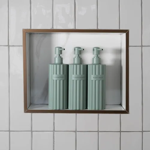 Vista 2 de Elegante dispensador de champú y acondicionador, juego de 3 botellas Salvia