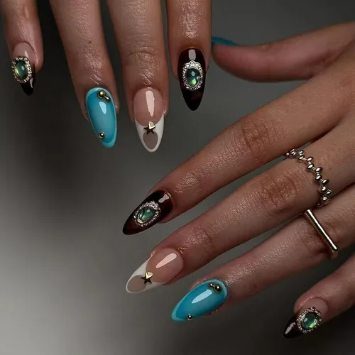 Vista 18 de Uñas postizas de almendra medianas MABKJLF con punta francesa, uñas falsas 3D con diseños de pedrería de flores de fresa, uñas pegajosas brillantes 1