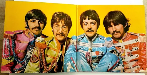 Vista 3 de Sargento. Pepper's Lonely Hearts Club Band
