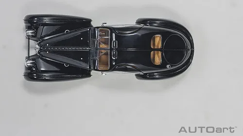 Vista 11 de Auto Art Models 1938 Bugatti Type 57SC Atlantic con ruedas de disco negro 1/43 modelo de auto fundido a presión por AUTOart 50946