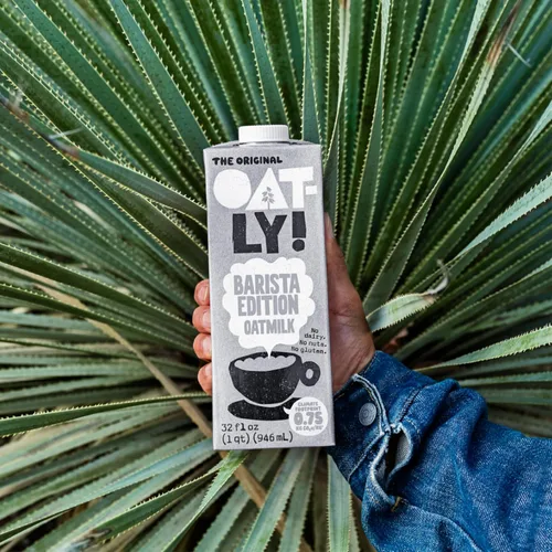Vista 3 de Oatly Barista Edition - Leche de avena hecha para café, sin lácteos, a base de plantas, leche estable que hace la espuma perfecta
