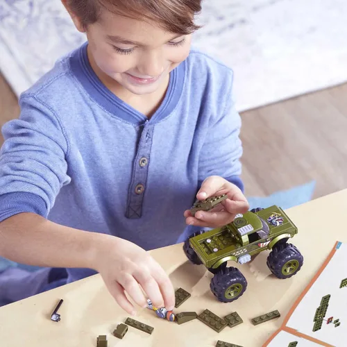 Vista 2 de Mega Hot Wheels V8 Bomber Monster Truck Juego de construcción con 86 piezas