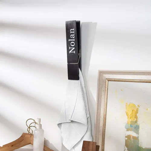 Vista 4 de Ganchos grandes de madera personalizados con nombre grabado personalizado de 12 pulgadas, clips para la ropa, toallero, decoración de pared de baño