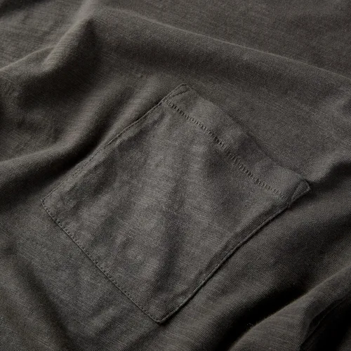 Vista 3 de Huckberry Forty Five - Camiseta de manga corta con bolsillo para hombre, camiseta de algodón preencogido