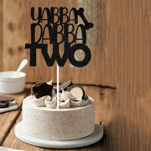 Vista 5 de Decoración para pastel de 2º cumpleaños con diseño de picapiedra Yabba Dabba con temática de cavernícola, decoración de segundo cumpleaños