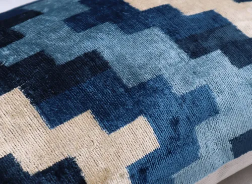 Vista 8 de CANVELLO -Exquisita almohada/cojín de plumón: almohadas de plumas elegancia y arte Almohadas icónicas con diseño Ikat Seda de terciopelo suave