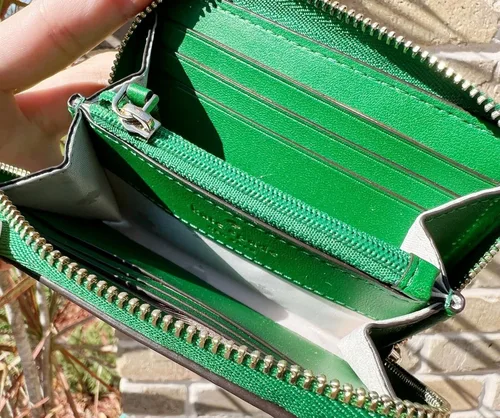 Vista 3 de Kate Spade Traveler - Funda pequeña con cremallera para tarjetas, color verde y blanco, jacquard, Verde multi
