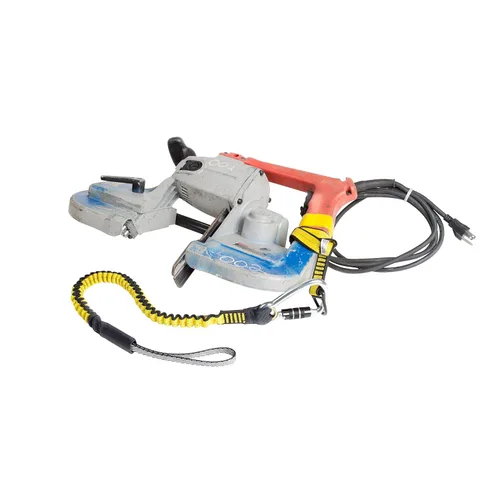 Vista 13 de 3M DBI/SALA Python, 1500015, diseño único de cincha que asegura rápidamente herramientas de hasta 35 libras, con alas dobles para evitar que