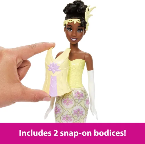 Vista 3 de Mattel Disney Princess Toys, muñeca de moda Tiana con 2 estilos, 9 accesorios, 2 corpiños a presión y 2 faldas, historias 2 en 1 inspiradas
