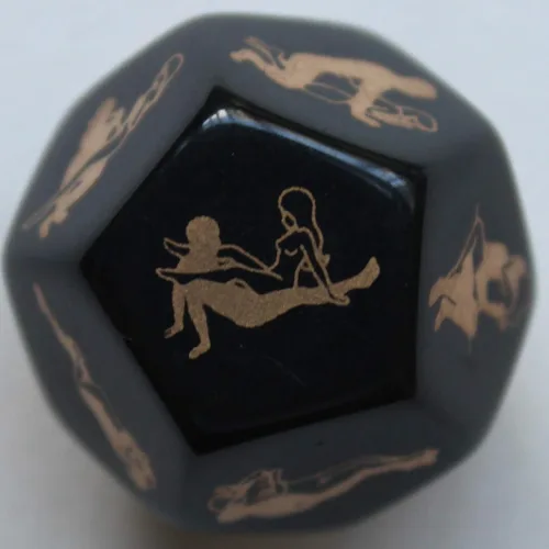 Vista 3 de Dados traviesos para parejas, 1 pieza de dados negros de 12 lados para adultos, juego de dados traviesos para parejas, juego de dados traviesos
