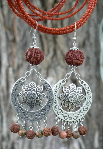 Vista 7 de Aretes de mandala con cuentas de Rudraksha y piedras de unakita, hechos a mano, flor de Shakti, semillas reales de 5 Mukhi Rudraksh, joyería