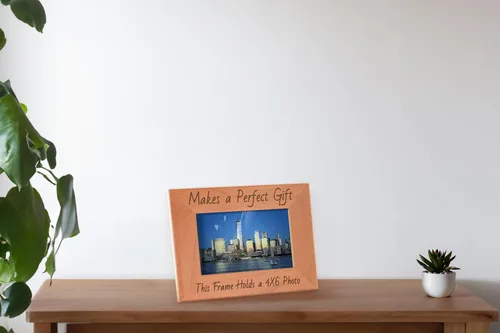 Vista 5 de Gifts For All By Rachel Olevia Five Generations One Family Many Hearts - Marco de fotos de madera natural grabado de 4 x 6 pulgadas, diseño