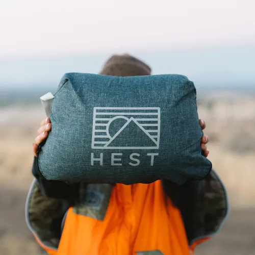Vista 4 de HEST Almohada de campamento (mediana) – Espuma viscoelástica resistente a la temperatura – esencial para camping, excursionismo y aventuras al aire