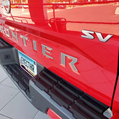 Vista 4 de EyeCatcher Insertos de letras para portón trasero compatibles con accesorios Frontier 2022-2026 (carbón y blanco)
