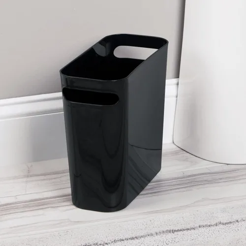Vista 5 de mDesign - Pequeña papelera rectangular de plástico para basura, recipiente para basura con asas para baño, cocina, oficina en casa, dormitorio, Negro