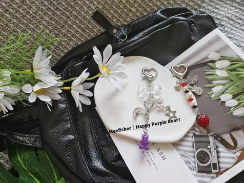 Vista 2 de Meefisher Y2K - Llavero estético con diseño de mariposa y fresa, con diseño de oso y guitarra, bonito llavero para niñas y mujeres