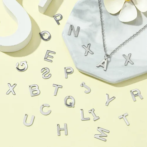 Vista 6 de DanLingJewelry 150 – 200 dijes de letras aleatorias de acero inoxidable 304 mezclados del alfabeto A-Z, surtidos para fabricación de joyas