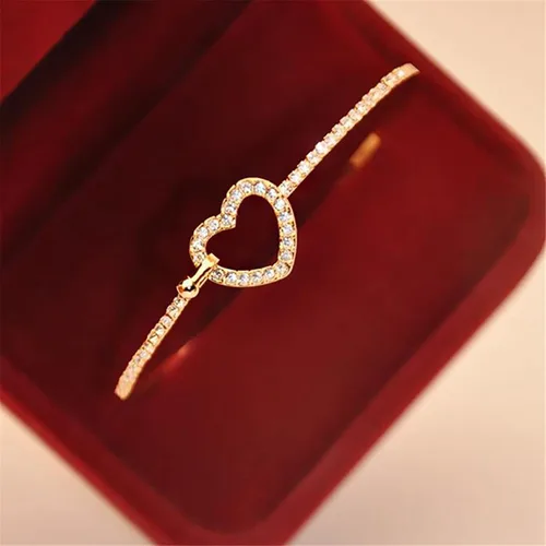 Vista 4 de JUNYY Delicada pulsera con dije de corazón hueco de diamantes de imitación para mujeres y niñas, pulsera de fiesta de cumpleaños (dorado)