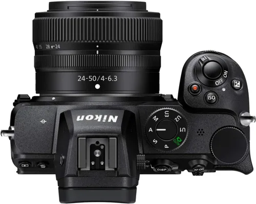 Vista 4 de Nikon Z 5 con lente zoom compacta Nuestra cámara de fotos/vídeo sin espejo de fotograma completo más compacta con lente zoom de 24-50mm