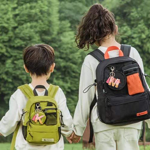 Vista 5 de Suweibuke Lindos llaveros rosados para mujeres y niñas, llaveros de letra inicial con borla, dijes para llaves, bolsos, mochilas