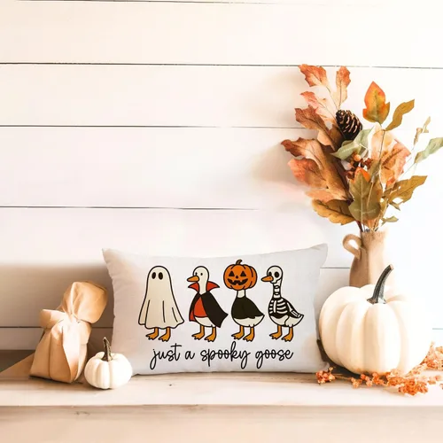 Vista 4 de Funda de almohada de Halloween de 12 x 20 pulgadas con temática otoñal de Just a Spooky Goose en disfraces de Halloween, lindas almohadas