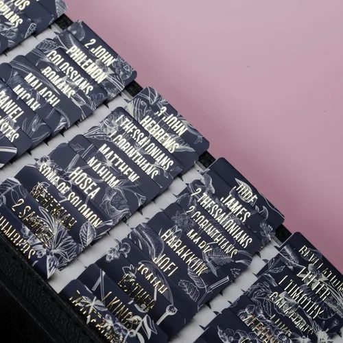 Vista 14 de UPAFEXXI - Pestañas laminadas de la Biblia para mujeres y hombres (letras doradas en relieve). Pestañas impresas grandes, fáciles de leer y aplicar