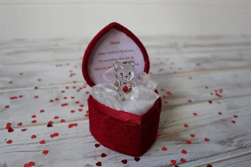 Vista 3 de Caja en forma de corazón de oso de cristal para una madre muy querida gracias mamá