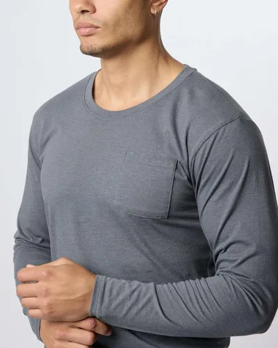 Vista 4 de Real Essentials Paquete de 3 Camiseta deportiva de algodón de manga larga con cuello redondo y bolsillo para hombre