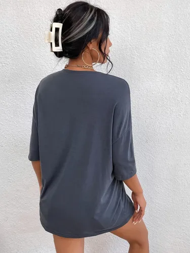 Vista 2 de SheIn Camiseta de gran tamaño con cuello redondo y hombros caídos para mujer