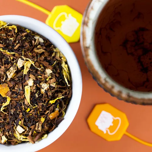 Vista 7 de The Whistling Kettle's Vanilla Zanahoria Cake Tea – Té Rooibos sin cafeína rico y sabroso con zanahoria, pasas y canela, 4 onzas (64 porciones)