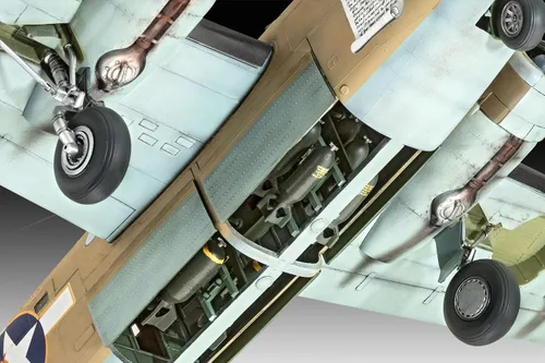 Vista 4 de Revell 03831 B-24D Liberator Kit de modelo de plástico sin construir/sin pintar a escala 1:48