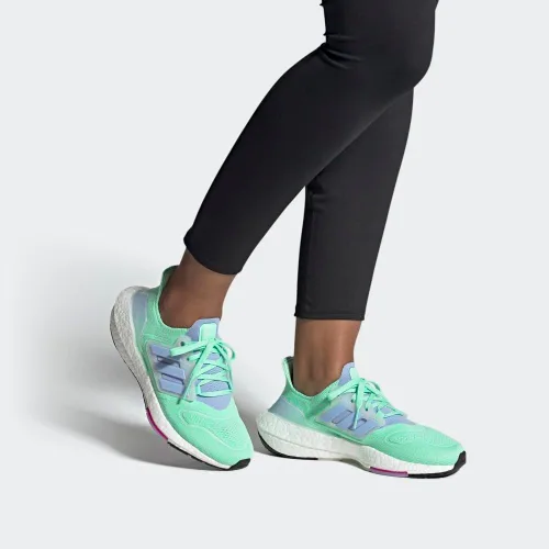Vista 10 de adidas Tenis de correr Ultraboost 22 para mujer