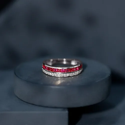 Vista 13 de Anillo de media eternidad de diamantes y rubí de 1.25 quilates para mujer Calidad AAA