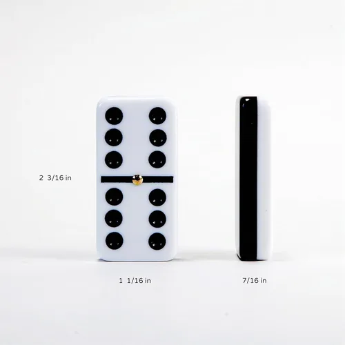 Vista 6 de Juego de dominó El Catire con estantes de Luxe Dominoes
