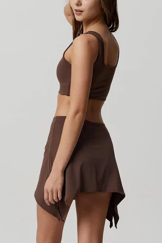 Vista 3 de QINSEN Vestido deportivo de dos piezas para mujer, brasier deportivo, camiseta sin mangas, pantalones cortos integrados, minifalda, vestidos activos