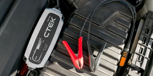 Vista 2 de CTEK (40-255) CT5 Time to Go - Cargador y Mantenedor de Batería de 12 Voltios con Accesorios