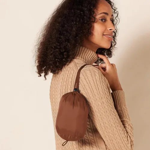 Vista 42 de Amazon Essentials - Abrigo acolchado, ligero y resistente al agua con capucha para mujer, disponible en talla extragrande