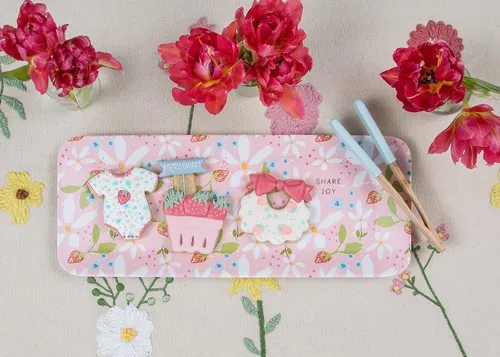 Vista 5 de Mud Pie Berry Floral Melamina Set, bandeja 6" x 15" pinzas 7", rosa