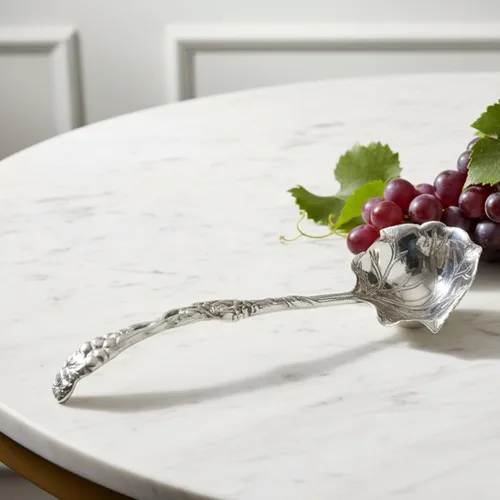 Vista 9 de Arthur Court Cucharón de aluminio con patrón de uva, elegante cucharón de ponche/sopa para entretener, 12 pulgadas de largo