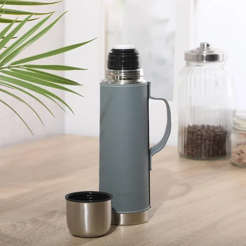 Vista 5 de Mr. Coffee Leatherette - Botella térmica de acero inoxidable de 23 oz - Frasco con aislamiento de doble pared con funda de cuero sintético y asa