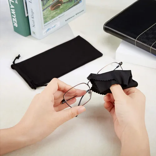 Vista 4 de Frienda Paquete de 100 fundas suaves de microfibra para lentes de sol con 2 paños para teléfono celular, relojes, joyas