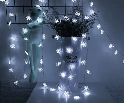 Vista 2 de Decoraciones de Navidad, guirnalda de 40 luces LED de copo de nieve de 19.6 pies, funciona con pilas, luces de Navidad impermeables para Navidad