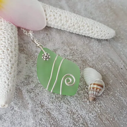 Vista 4 de Handmade in Hawaii, wire wrapped peridot green sea glass necklace,"August Birthstone", (Hawaii Gift Wrapped, Customizable Gift Message)