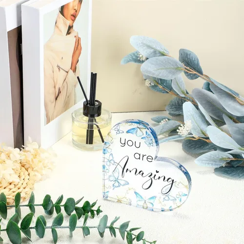 Vista 4 de Yulejo - Regalo inspirador de mariposa con texto en inglés «You Are Amazing Love», decoración de mariposa con forma de corazón de acrílico